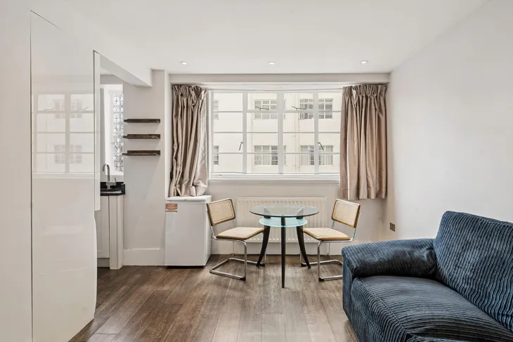 Flat Sloane Avenue in Greater London