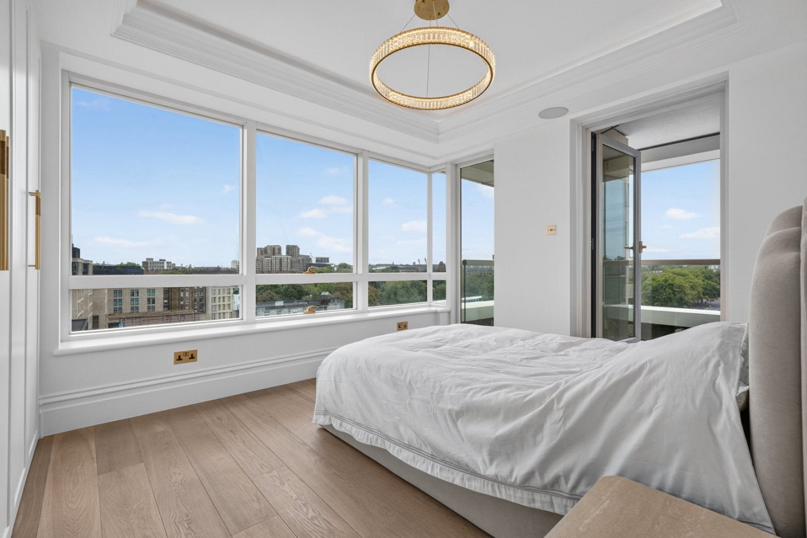 Flat Albert Embankment in Greater London