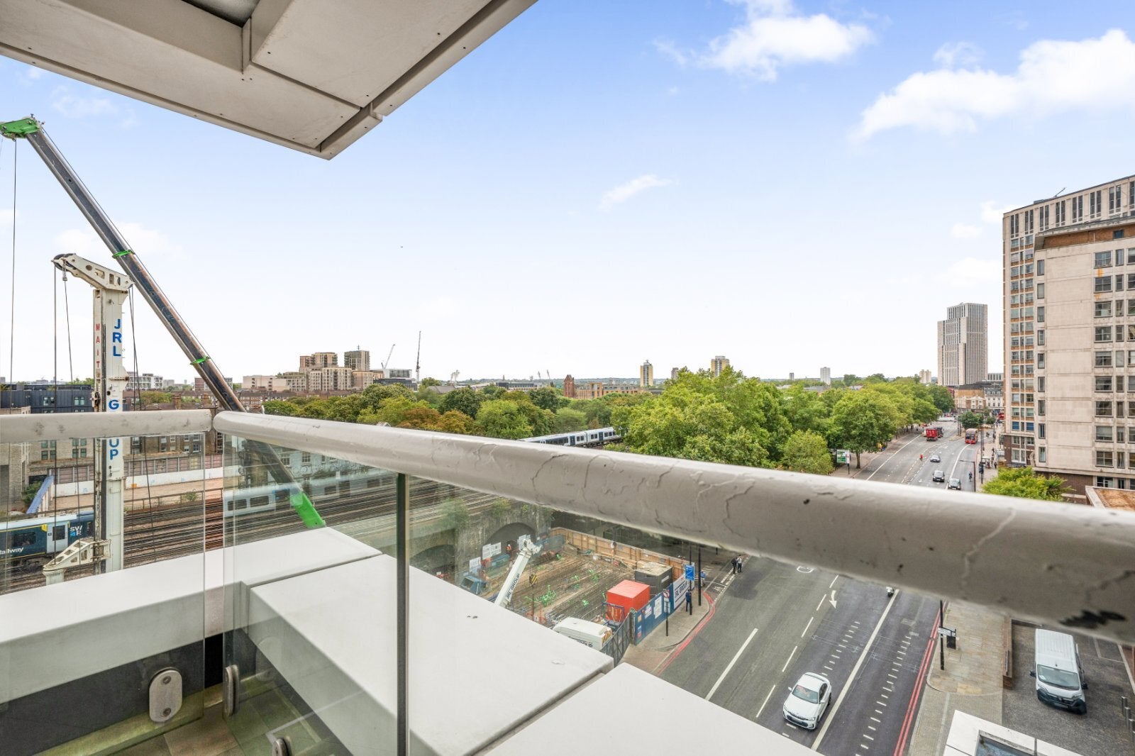 Flat Albert Embankment in Greater London