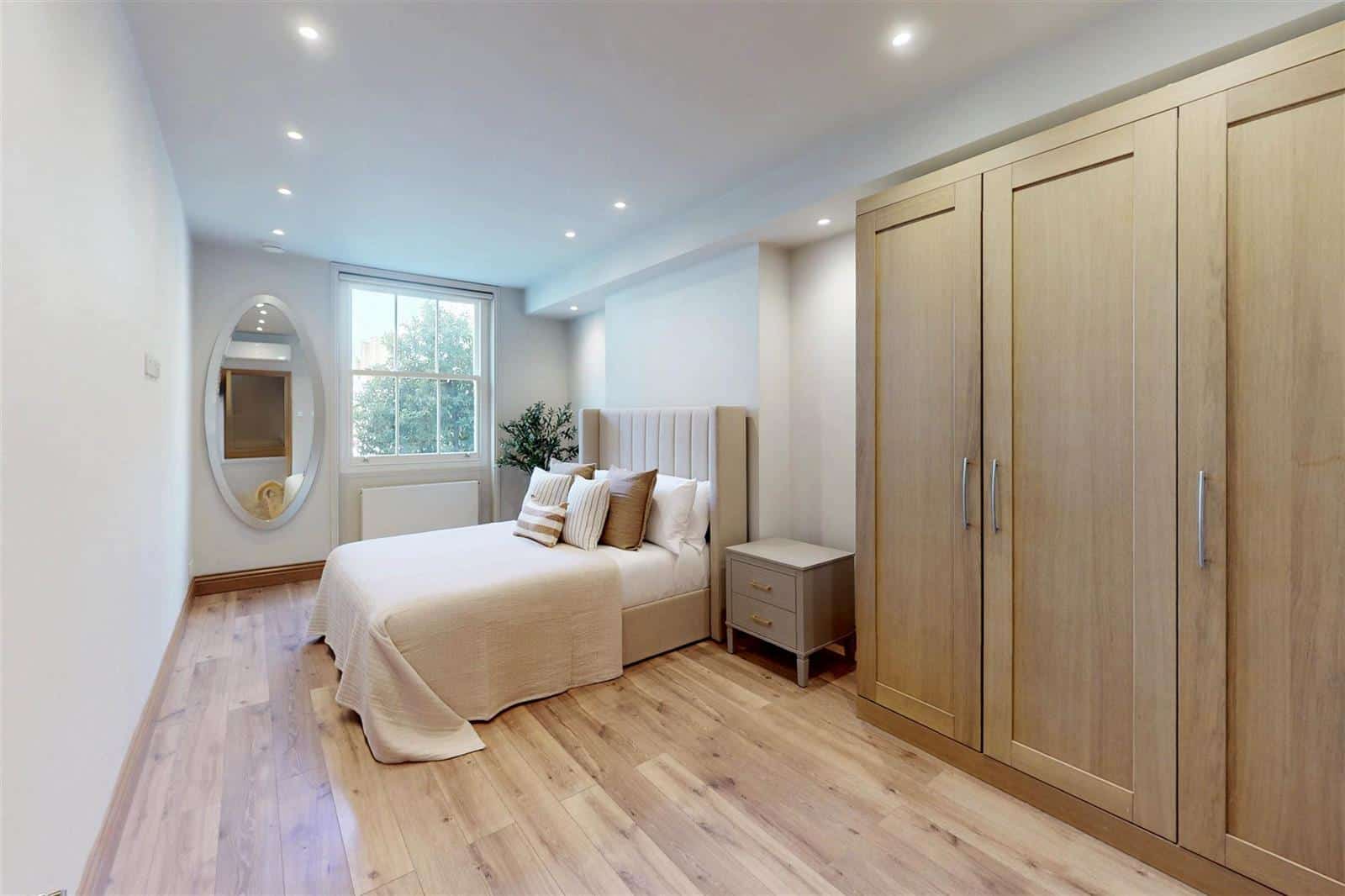 Flat Elvaston Mews in Greater London