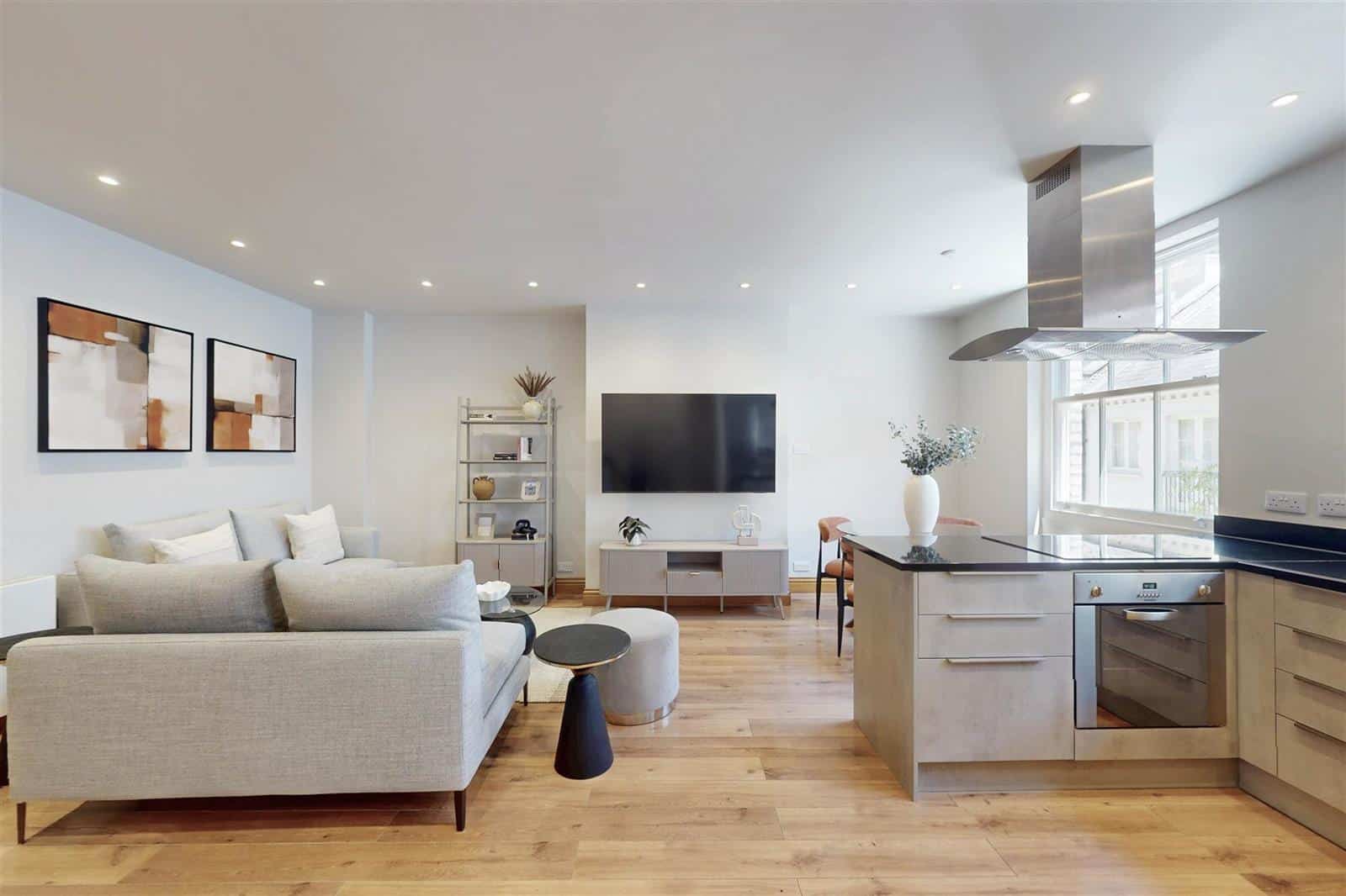 Flat Elvaston Mews in Greater London