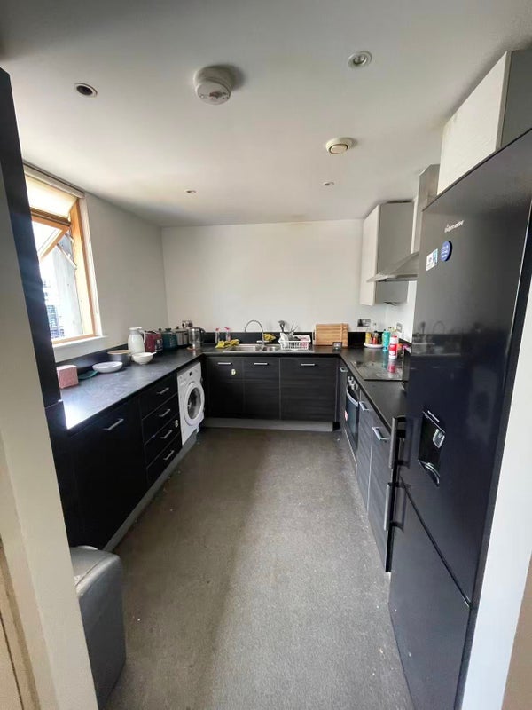Room Mastmaker Road in Greater London