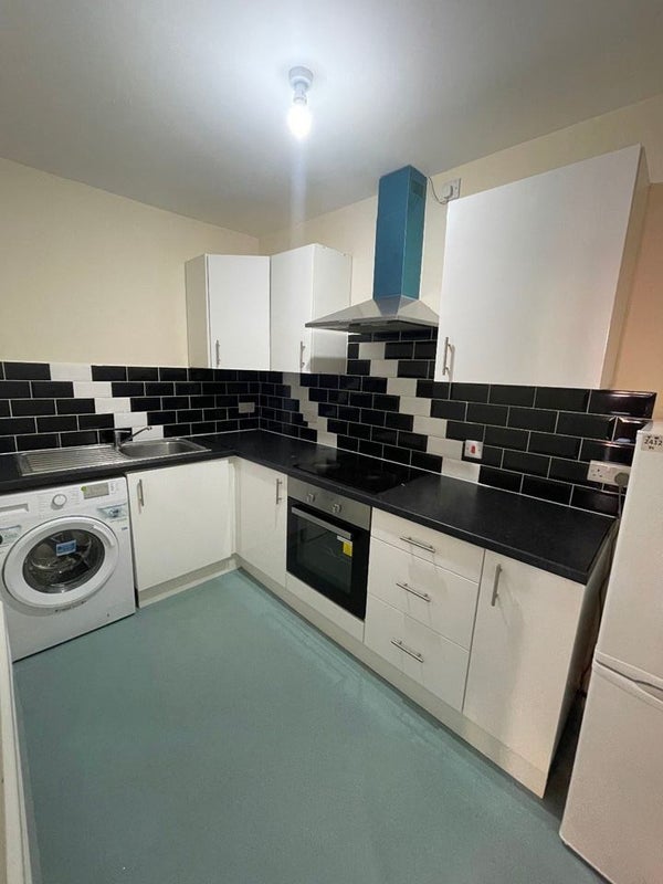 Flat Roundhay Road in Leeds