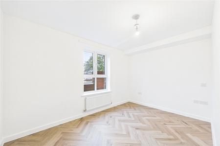 Flat Oakridge Road in Basingstoke and Deane