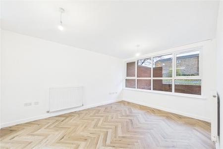 Flat Oakridge Road in Basingstoke and Deane