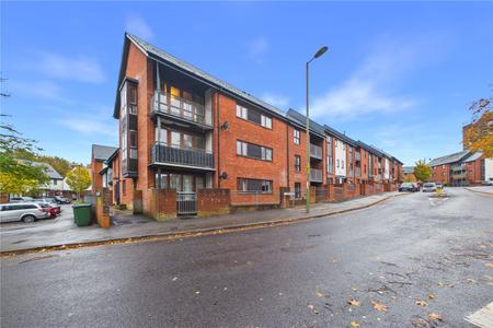Flat Oakridge Road in Basingstoke and Deane