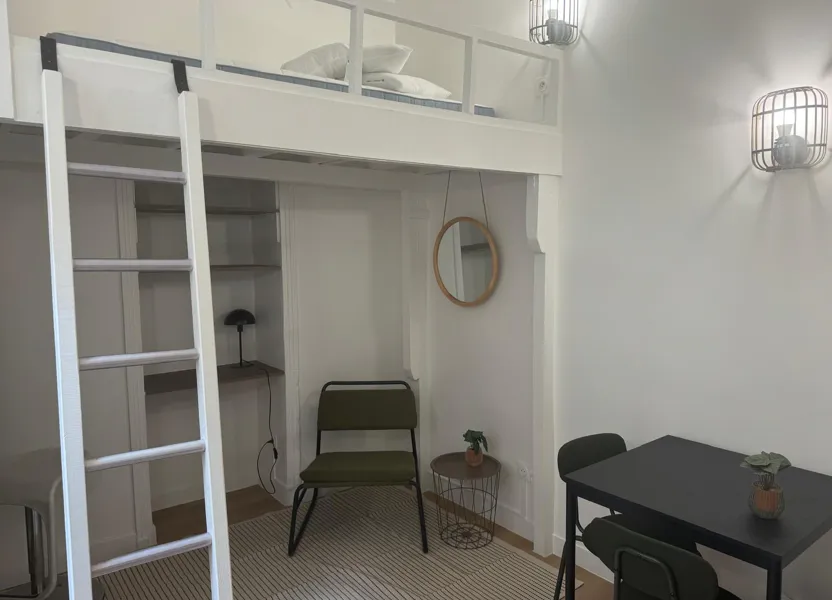 Appartement Rue du Faubourg Saint-Martin à Paris