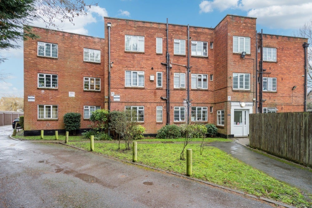 Flat Garden Close in Greater London