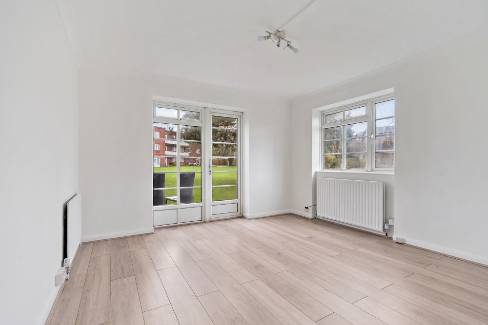 Flat Garden Close in Greater London