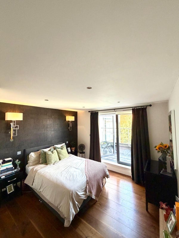 Room Arthur Road in Greater London