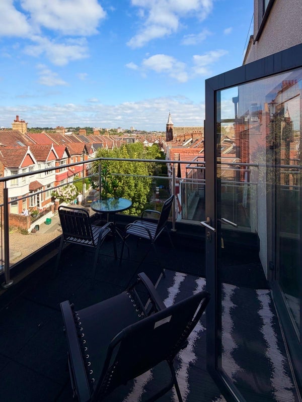 Room Arthur Road in Greater London