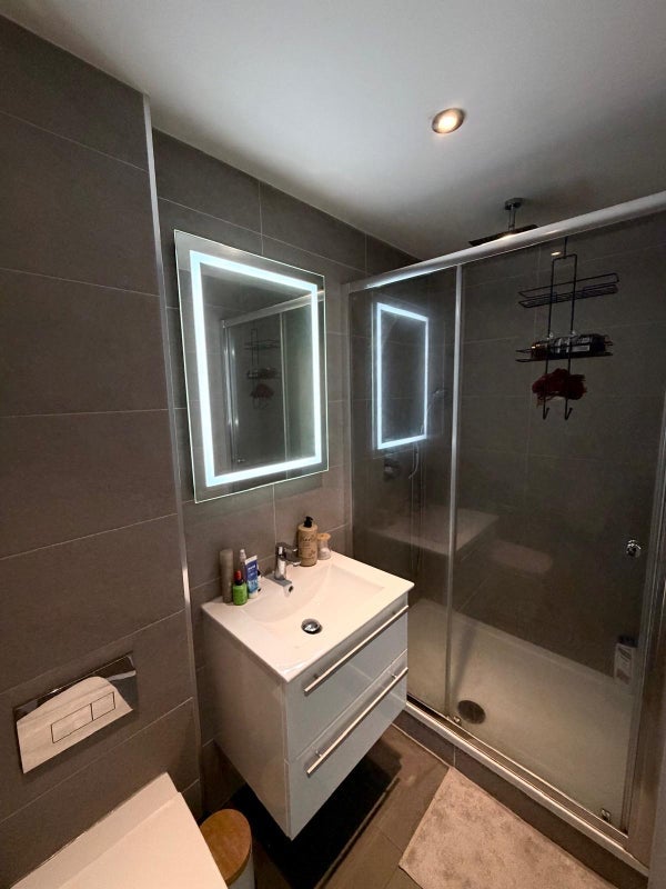 Room Arthur Road in Greater London