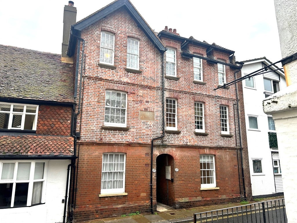 Flat Courthouse Street in St Leonards