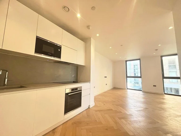 Flat Walm Lane in Greater London