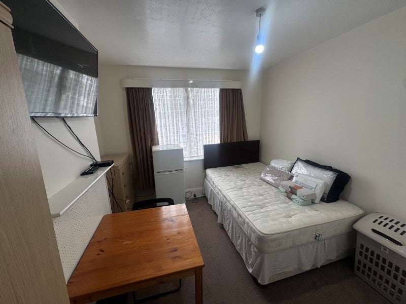 Room Lawrence Road in Greater London