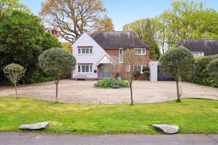 House Dartnell Avenue in Woking