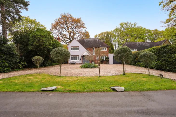 House Dartnell Avenue in Woking