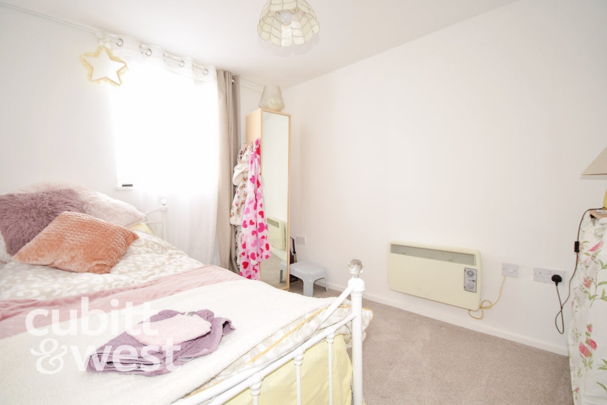 Flat Wendover Road in Havant