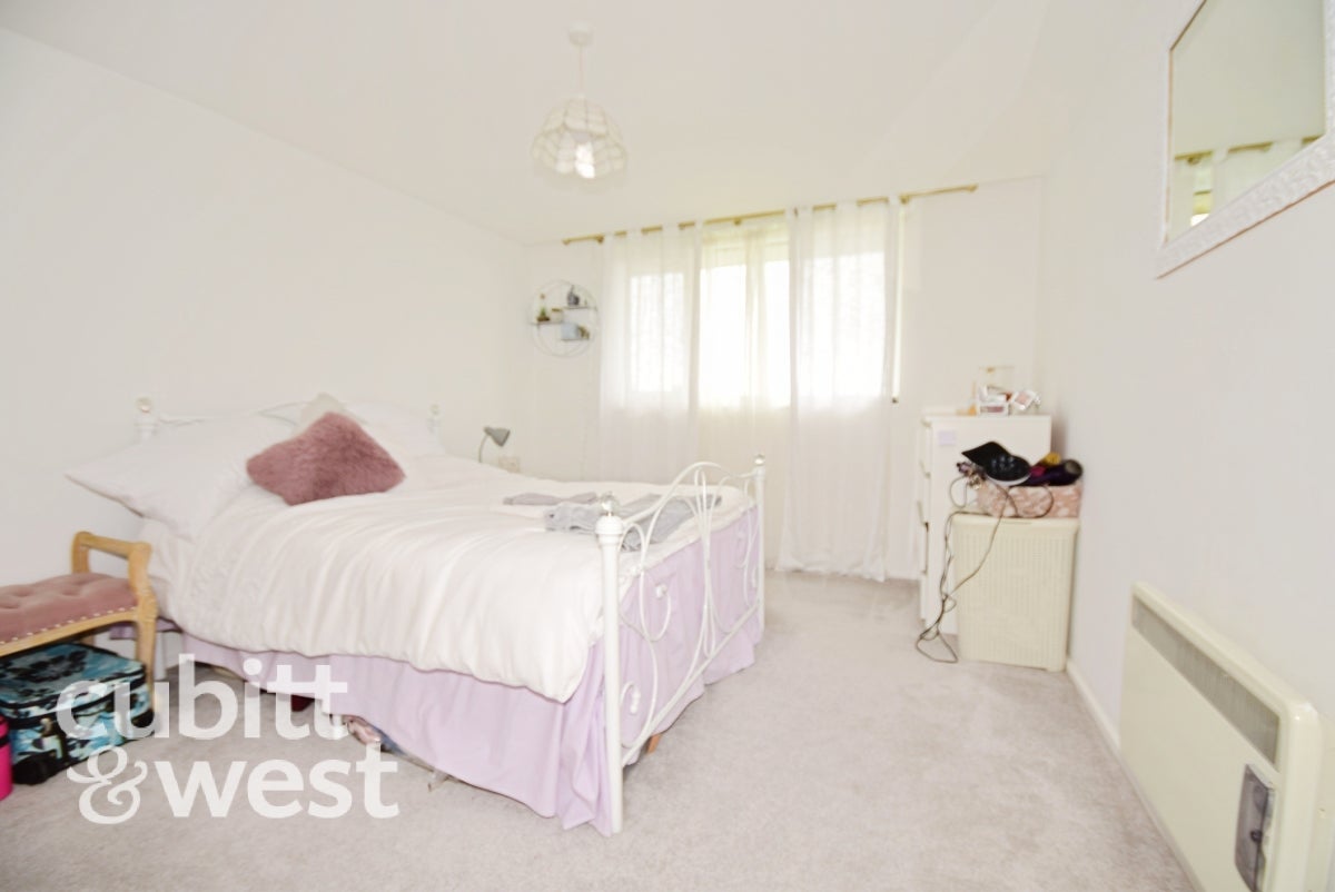 Flat Wendover Road in Havant