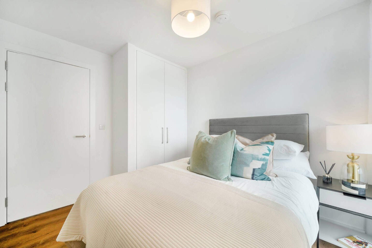 Flat Nicholsons Lane in Maidenhead
