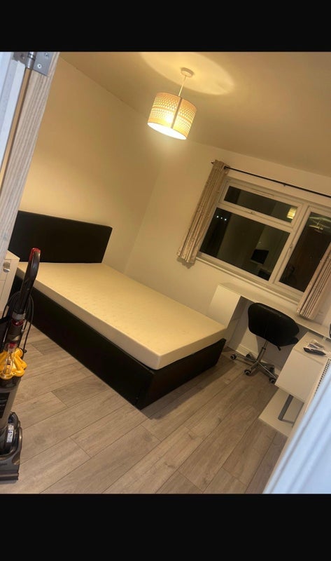 Room Walnut Close in Nuneaton and Bedworth