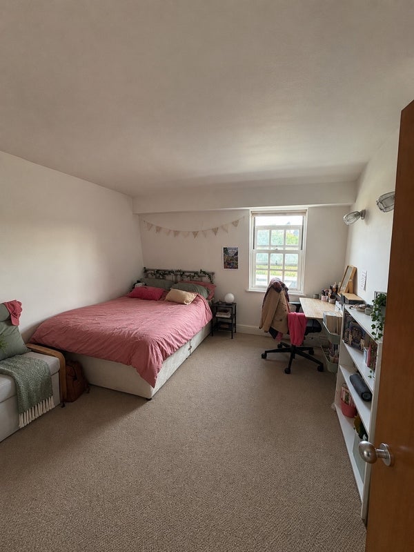 Room Mile End Road in Greater London
