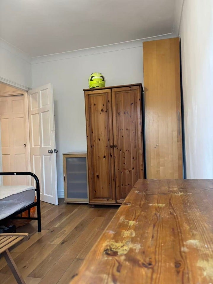 Room Tweed Mouth Road in Greater London