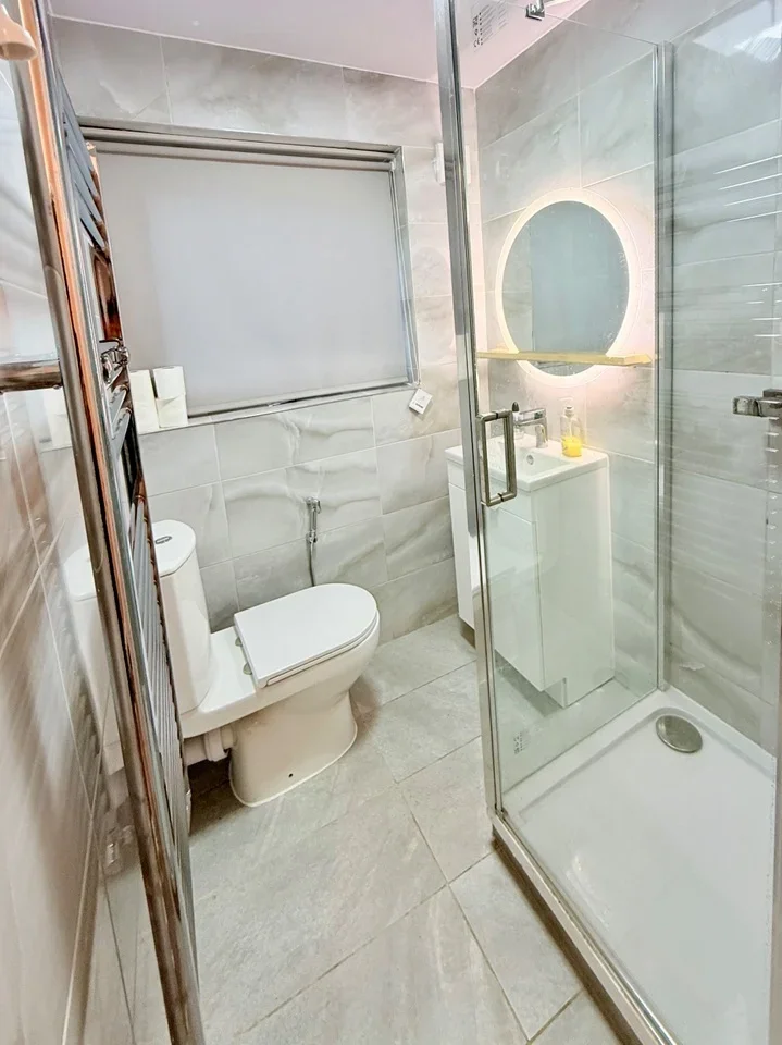 Room Cowbridge Lane in Greater London