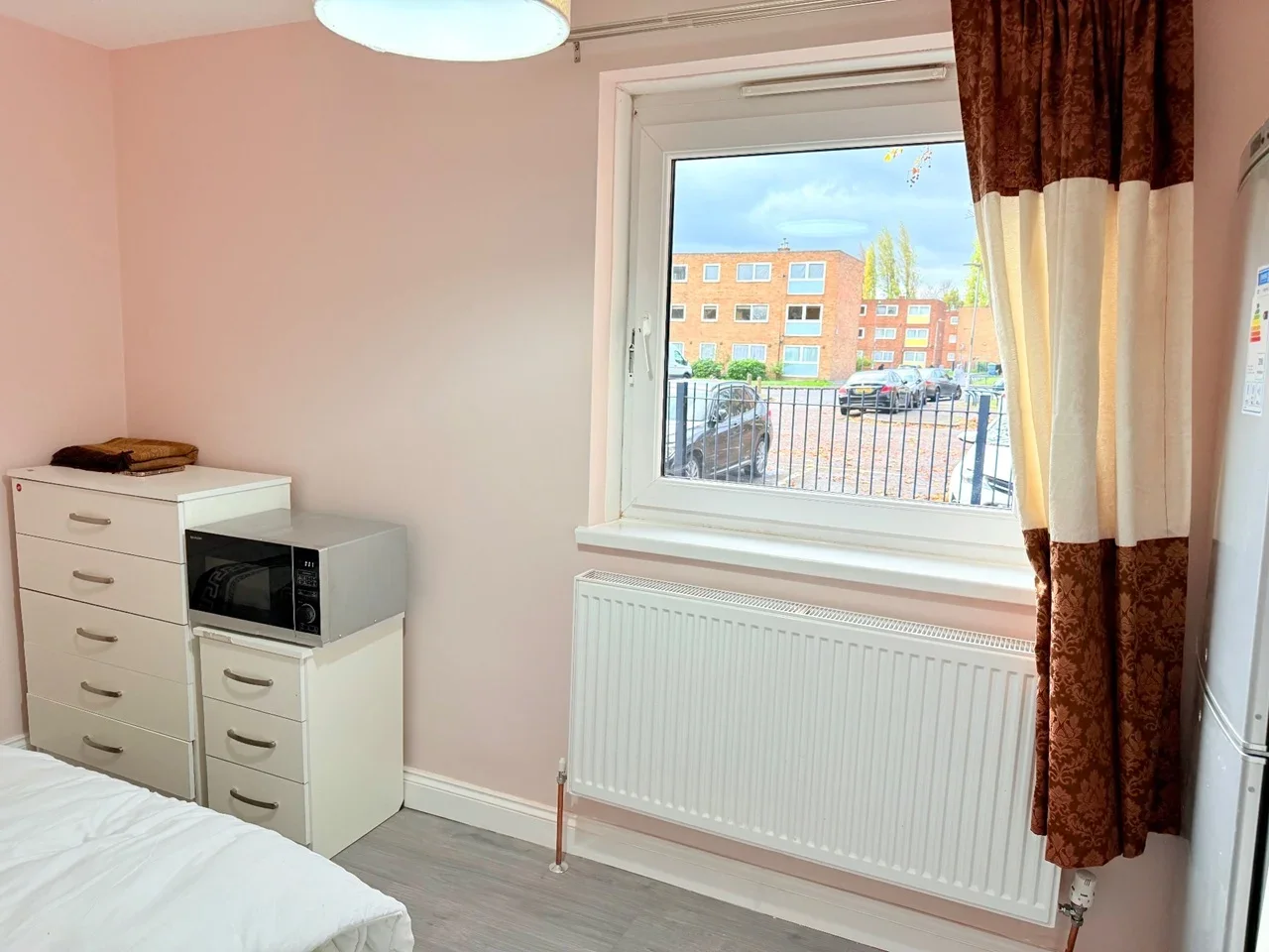 Room Cowbridge Lane in Greater London