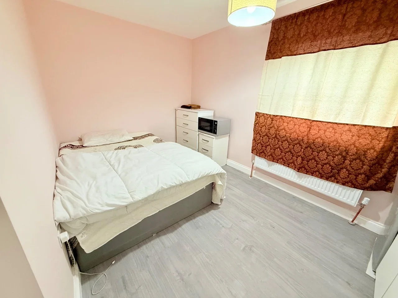 Room Cowbridge Lane in Greater London