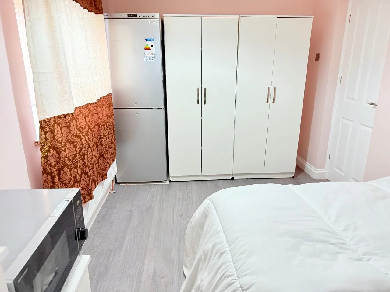 Room Cowbridge Lane in Greater London