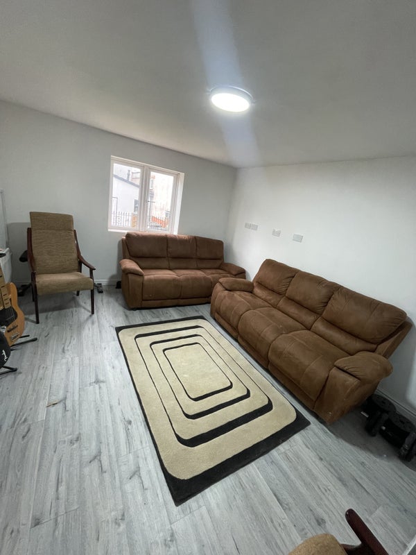 Room Greenhill Road in Coseley