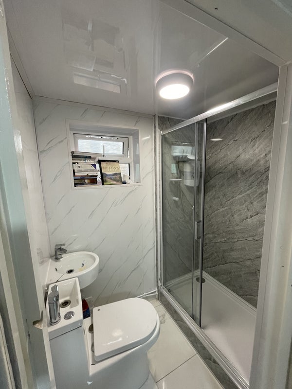 Room Greenhill Road in Coseley