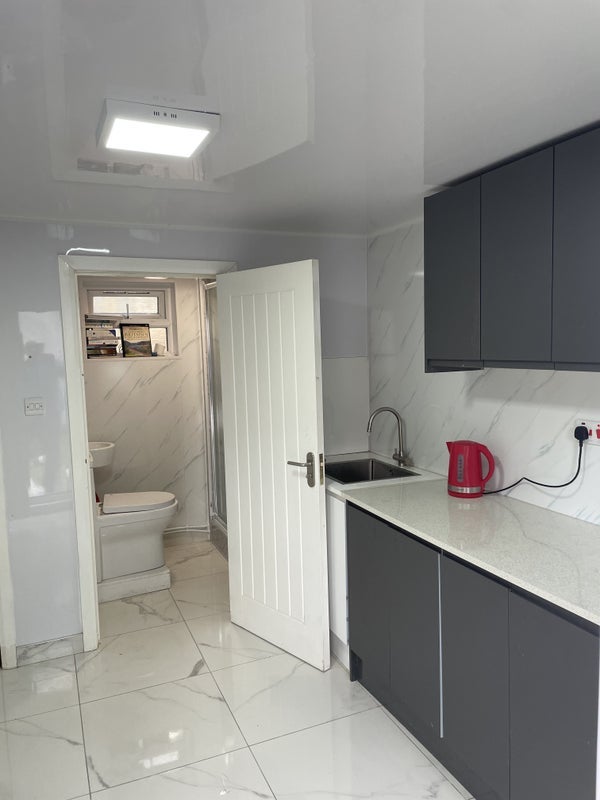 Room Greenhill Road in Coseley