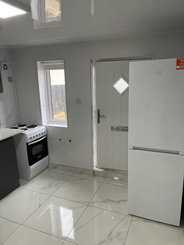Room Greenhill Road in Coseley