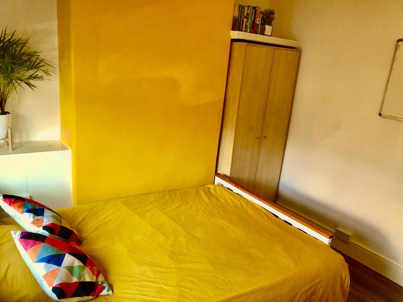 Room Queen Anne Street in Stoke-on-Trent