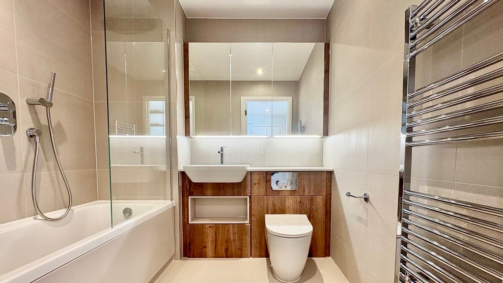 Flat Bodley Way in Greater London