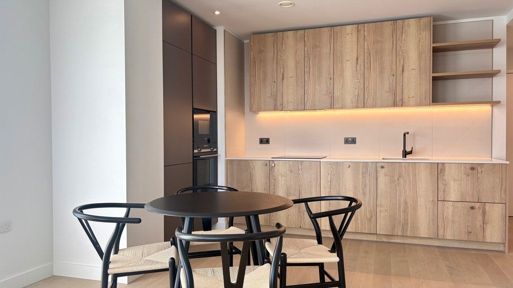 Flat Bodley Way in Greater London