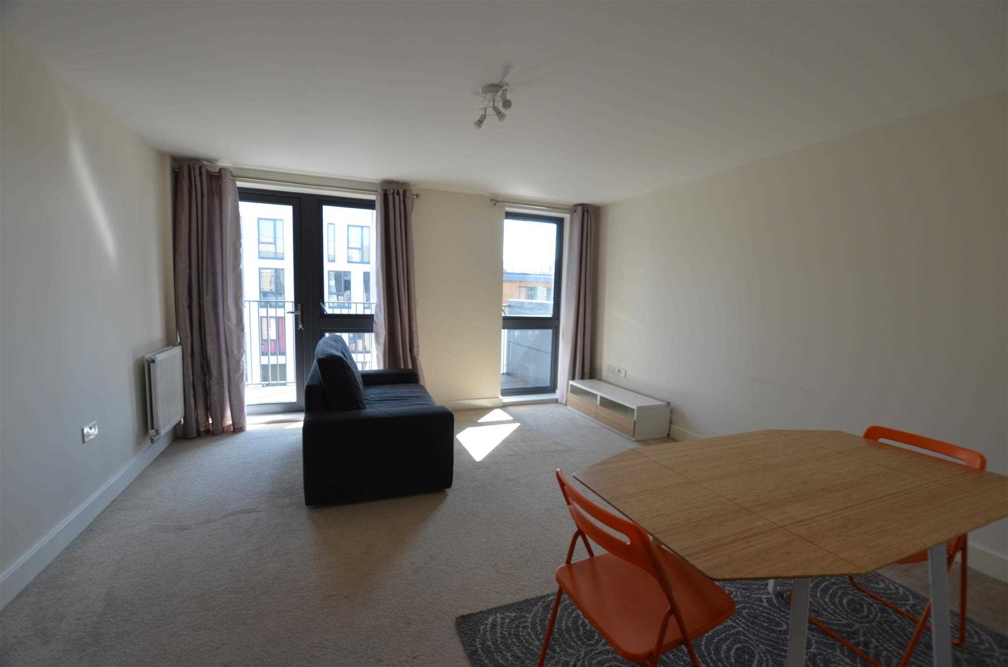 Flat Charcot Road in Greater London