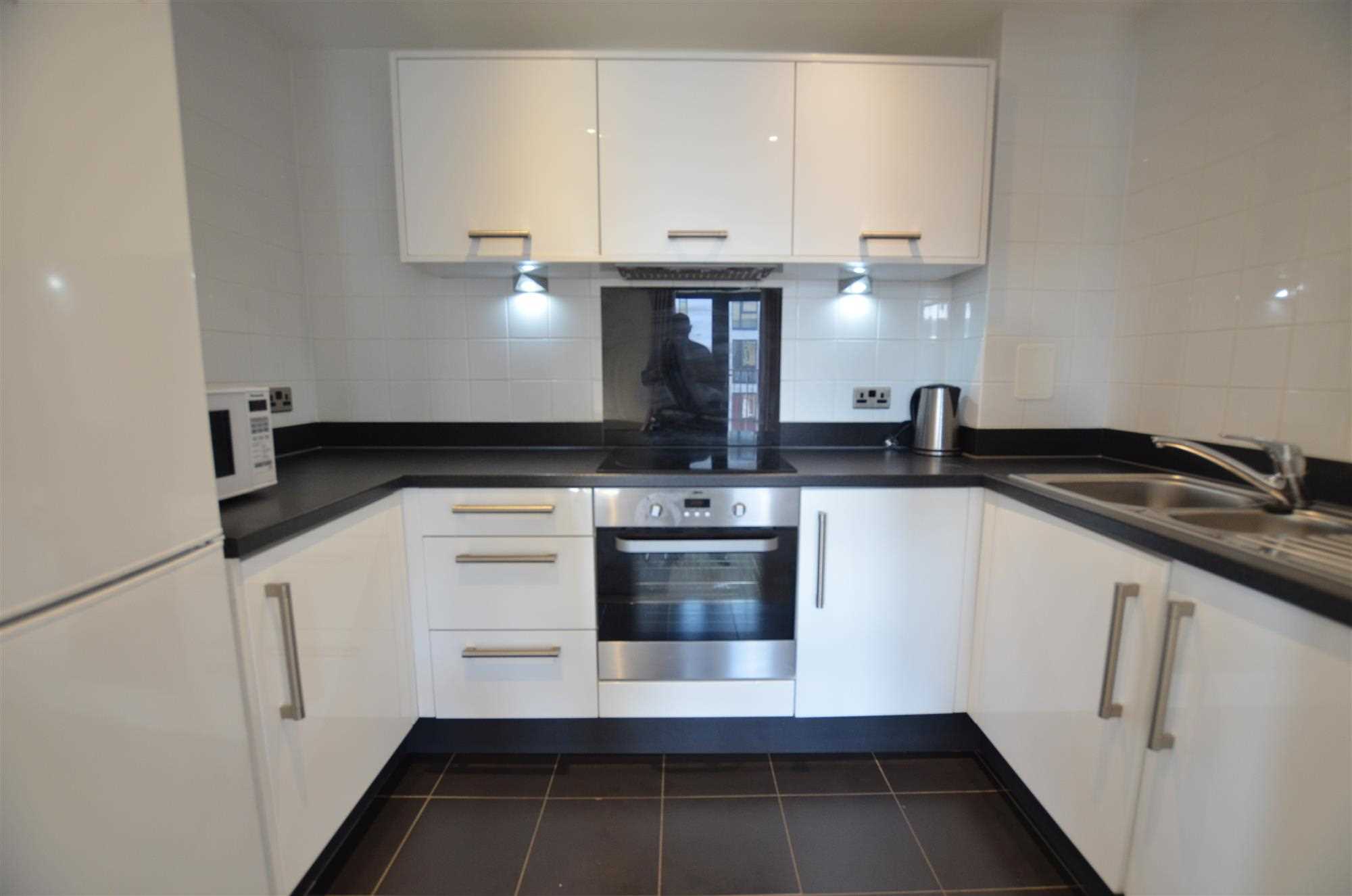 Flat Charcot Road in Greater London