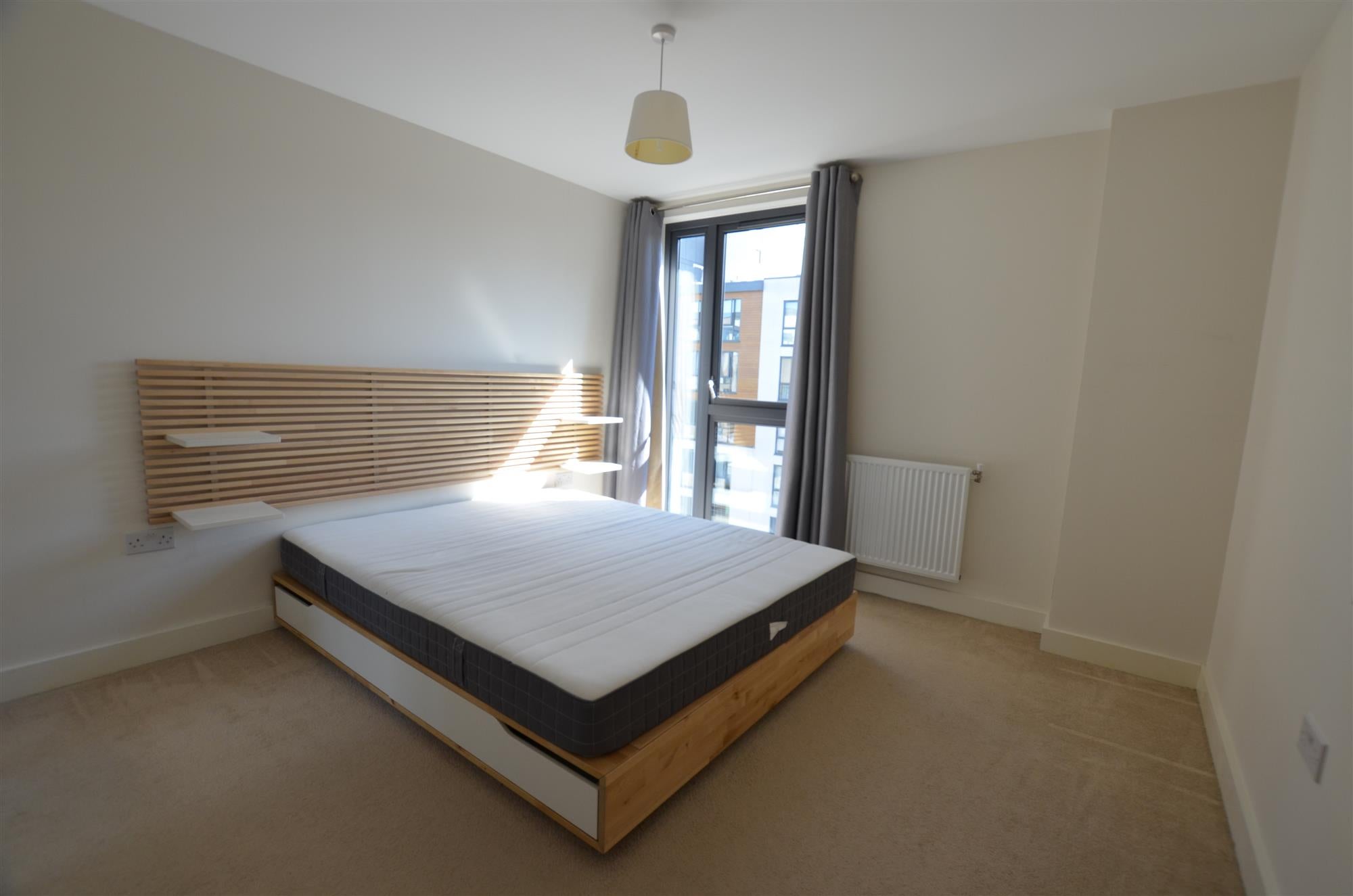 Flat Charcot Road in Greater London