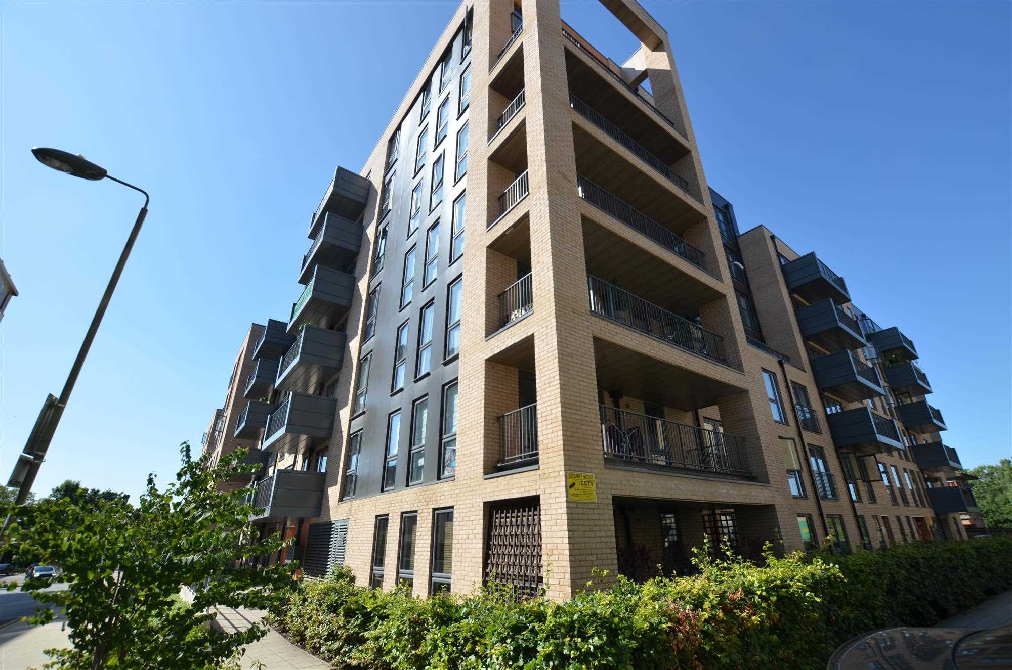 Flat Charcot Road in Greater London