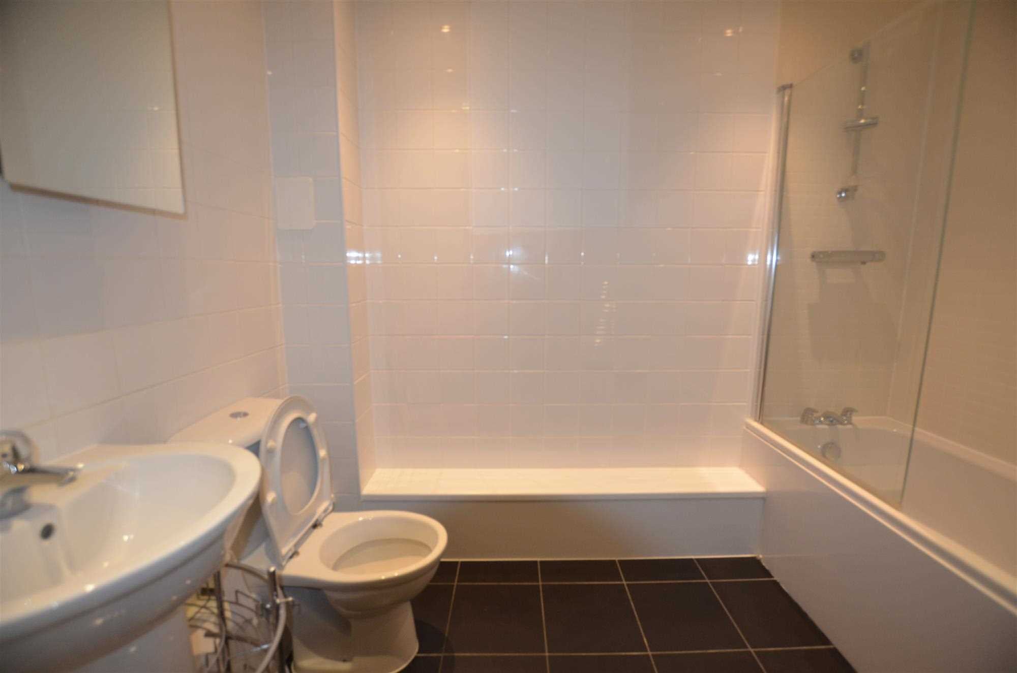 Flat Charcot Road in Greater London
