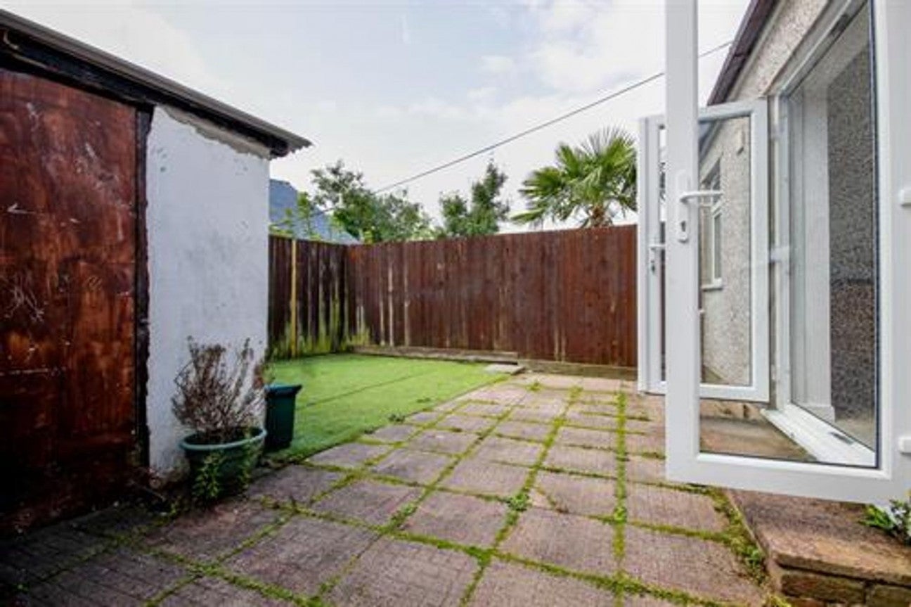 House Llwynon Crescent in Croespen-maen