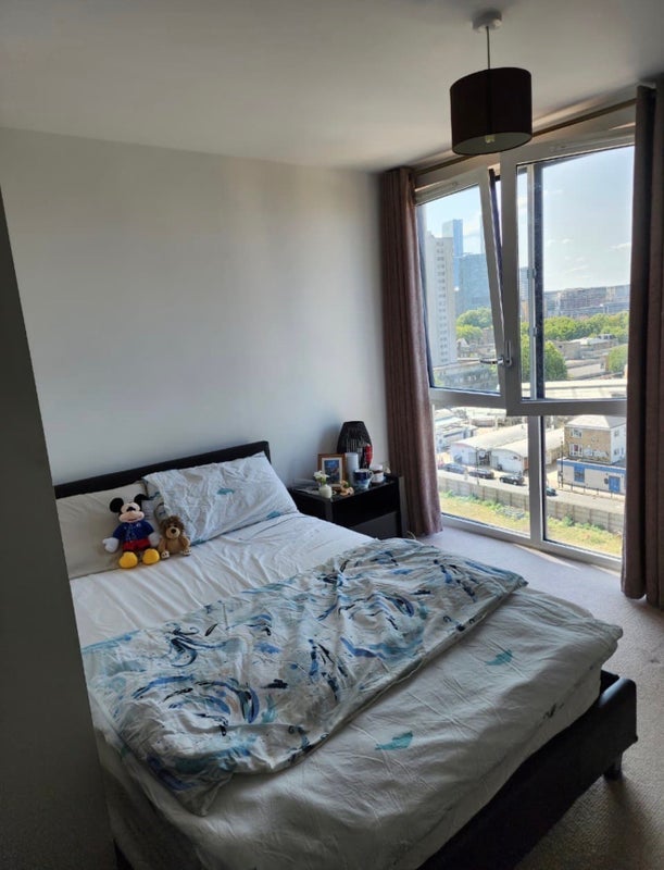Room Hay Currie Street in Greater London