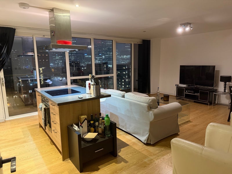 Room Hay Currie Street in Greater London
