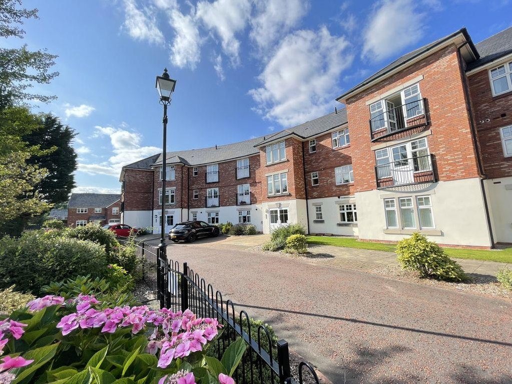 Flat Halliwell Crescent in South Ribble