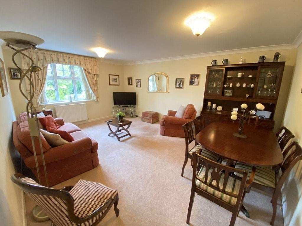 Flat Halliwell Crescent in South Ribble