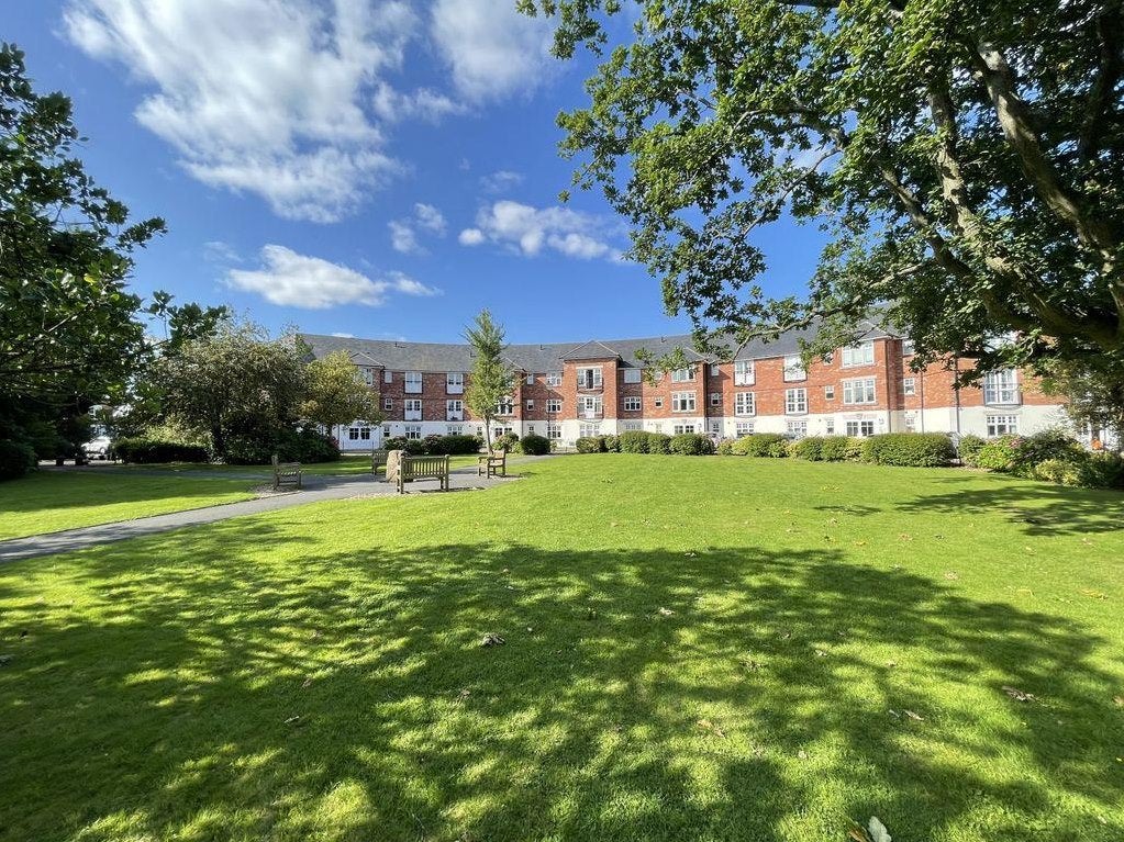 Flat Halliwell Crescent in South Ribble