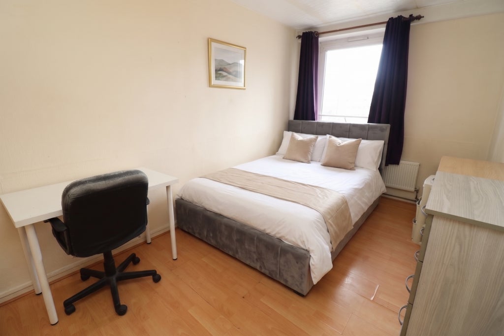 Room Globe Road in Greater London